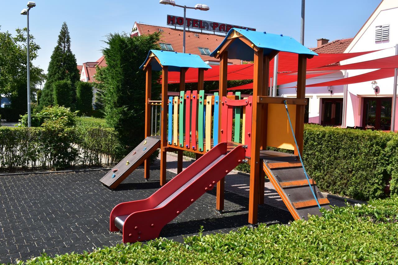 Paprika Panzió Hegyeshalom Exterior foto